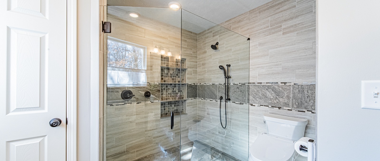 lafayette-bathroom-shower-toilet