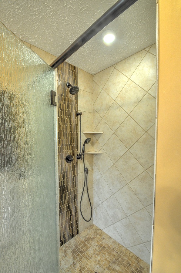 Lafayette Traditional Shower