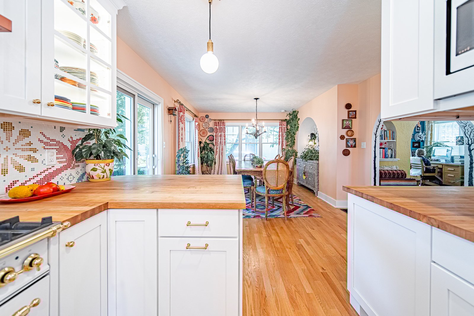 Lafayette kitchen with island 7