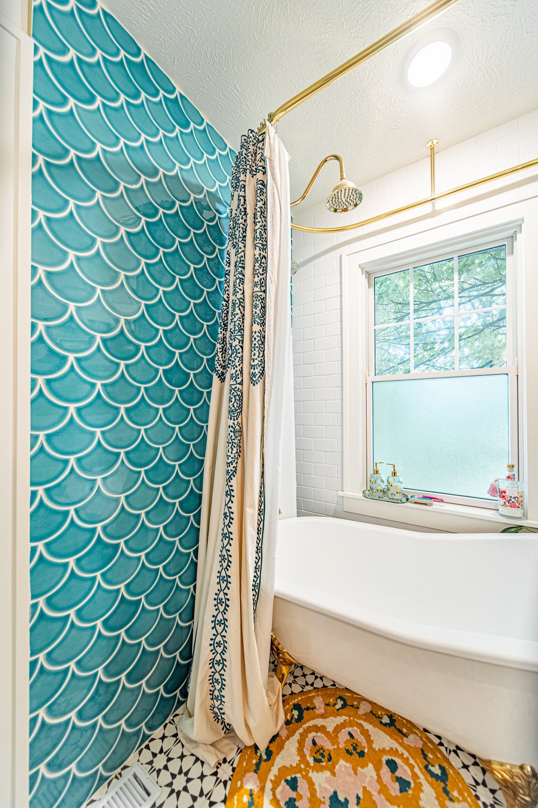 Lafayette kitchen with island 19