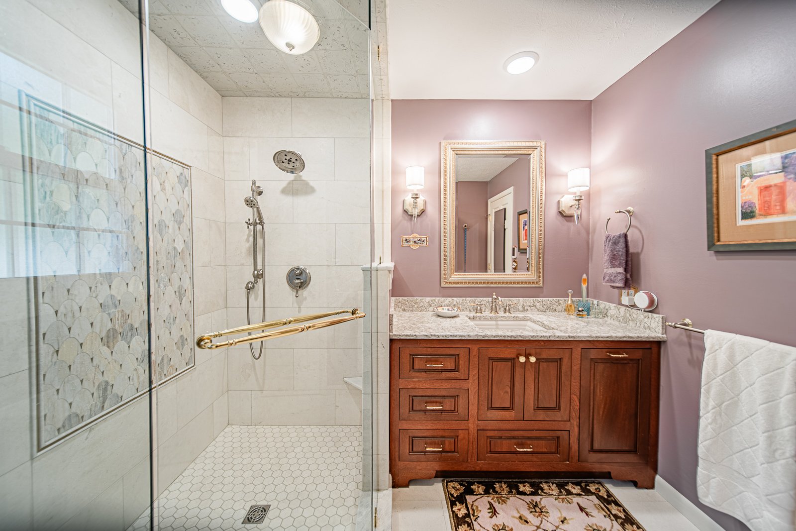 Her primary bathroom 7