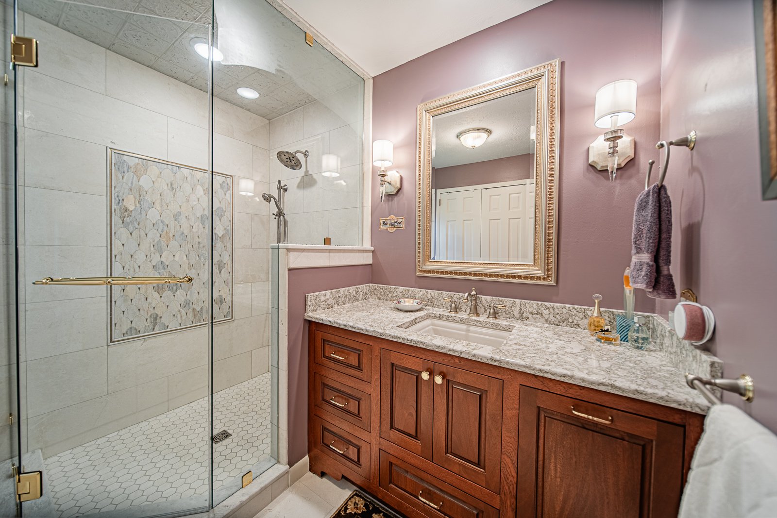 Her primary bathroom 2