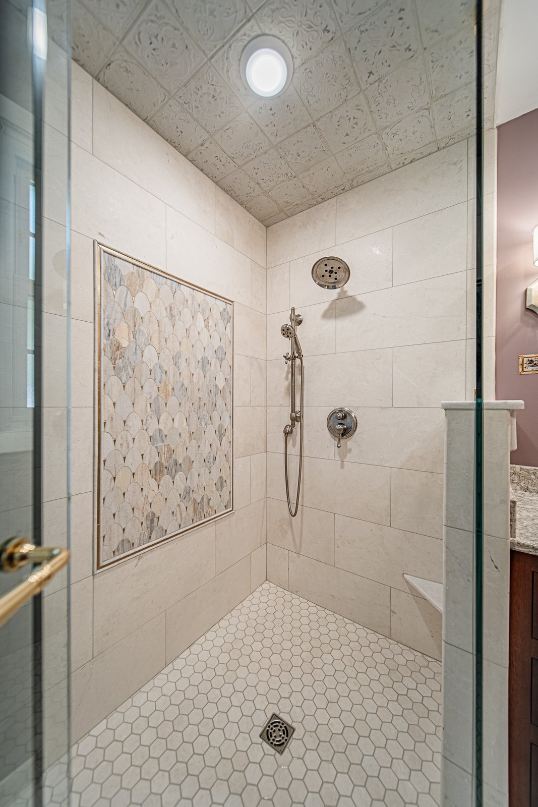 Her primary bathroom 4