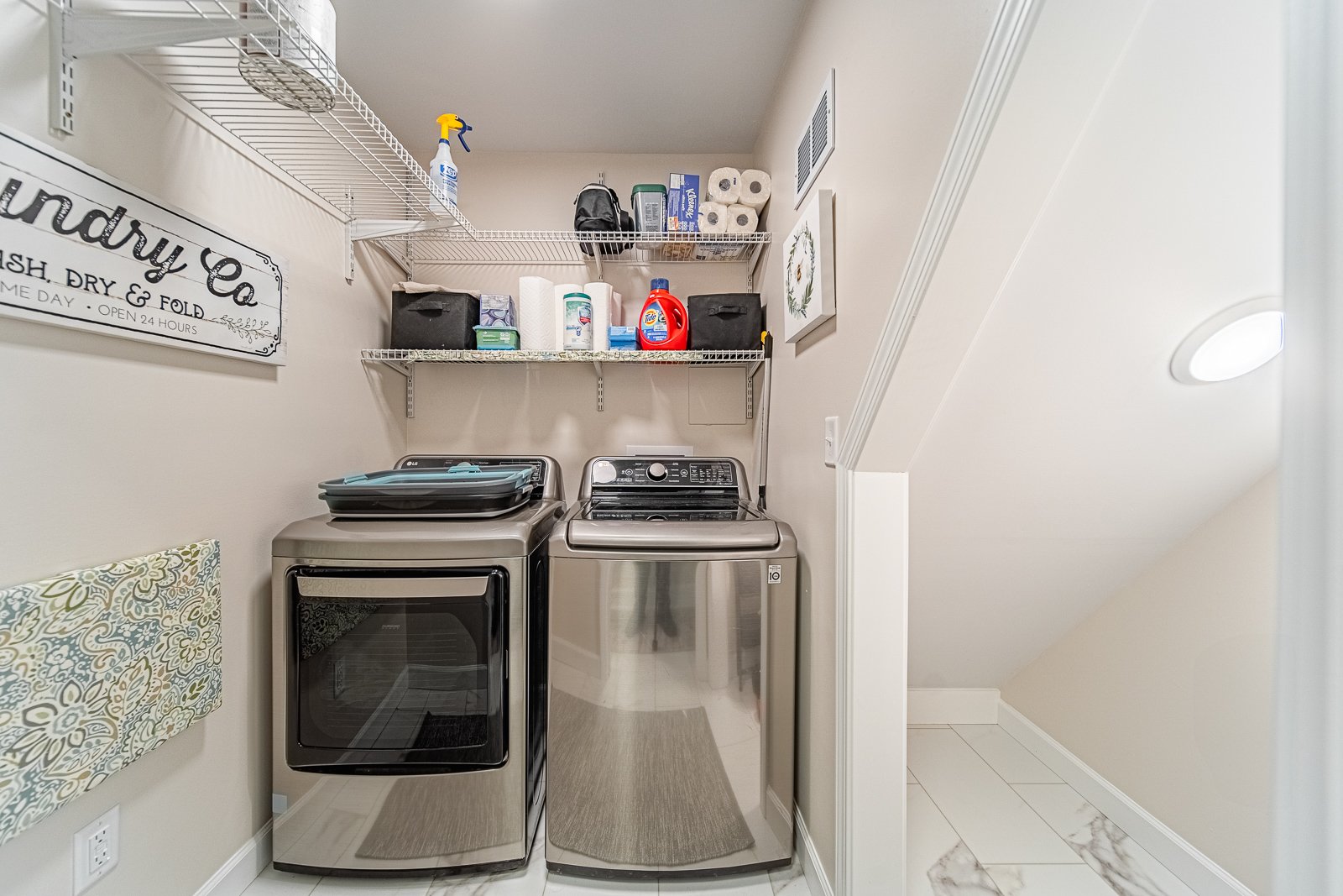 walk in shower tile niche